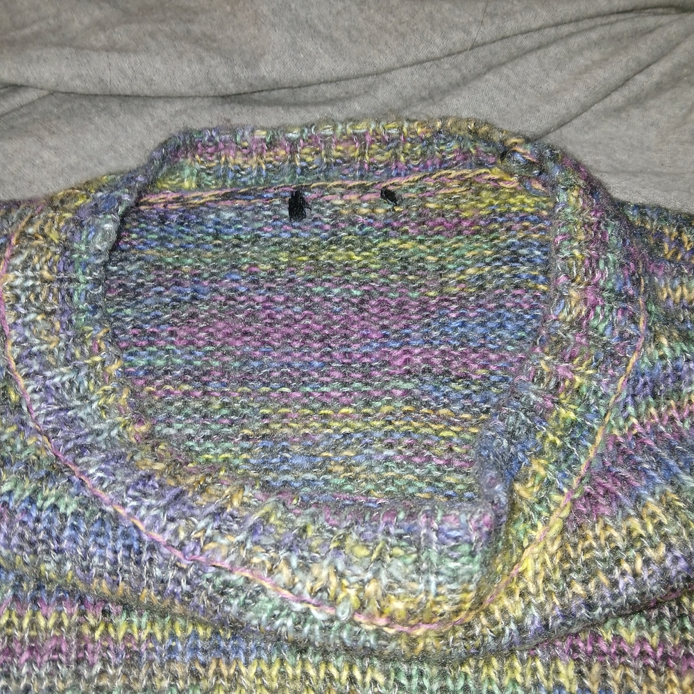 Womans Sweater - Picture 3 of 4